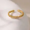 Anillo de circonia de colores bañado en oro de 18k, diseño simple con acentos de diamante, joyería de mano de lujo ligero, modelo nuevo transfronterizo al por mayor
