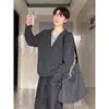Suéter Gris de Estilo Old Money Falso Dos Piezas Cuello en V para Hombre Otoño Corte Limpio Retro Americano Camisa Básica de Punto Tipo Polo