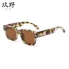 Gafas de sol cuadradas europeas y americanas con remaches, estilo retro simple para hombres y mujeres, estilo callejero personalizado, gafas de alta gama