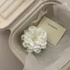 Pinza para el Cabello Flor de Camelia Azul Chispeante Primavera y Verano Dulce Fresco Sentido Flor Artificial Pinza para el Cabello Estilo Vacaciones en la Costa Pinza Lateral