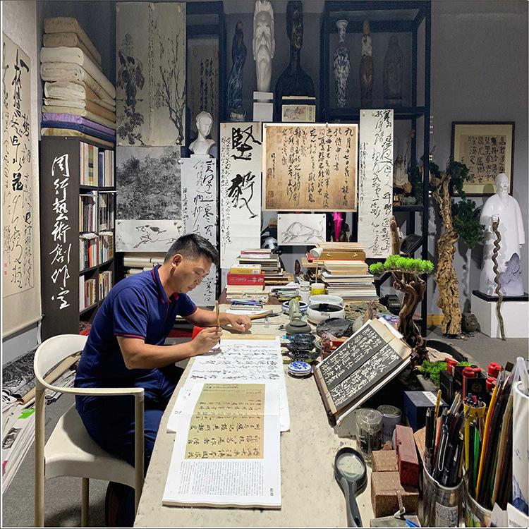 艺术家雕塑创作室.jpg