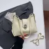 Bolso de Axila de Lujo de Gama Alta para Mujer, Nuevo Bolso Cubo de Hombro Cruzado de Moda para Viajes de Primavera/Verano 2026