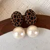 Aretes Melard ovalados con estampado de leopardo y perla, aretes largos geométricos aterciopelados, aretes estilo retro otoño/invierno para mujer
