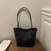 2026 Nova Moda Simples Bolsa de Palha Tecida para Mulheres, Estilo Retro Leve de Outono, Bolsa de Ombro para Viagem