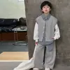 Conjunto de Ropa de Otoño para Niños 2026 Nuevo Estilo para Niños Mayores, Conjunto de Tres Piezas para Niños de Primavera y Otoño con Chaleco Falso de Dos Piezas