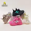 Zapatos deportivos para niños 2026 verano y otoño estilo nuevo para niñas antideslizantes suela blanda transpirables modernos para niños sin cordones flyknit