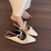 Mules cerrados de moda nicho de Hong Kong con lazo para mujer, nuevo estilo verano 2025, sandalias que aumentan la altura
