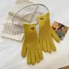 Mesmo estilo de designer coreano~Luvas quentes com costura overlock canelada contrastante para mulheres, luvas de inverno com dedos divididos para tela sensível ao toque