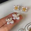 Brincos florais de pérola vintage estilo francês para mulheres, nicho de luxo leve com um toque de alta qualidade, brincos únicos, bonitos, delicados e compactos