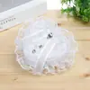 Flor de Boda Sosteniendo Caja de Anillos de Corazón Almohada Pequeña de Encaje para Anillos Almacenamiento de Joyería Nupcial Caja Pequeña Caja de Soporte para Anillos de Boda