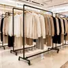 Estante de exhibición de ropa con ruedas perchero móvil pórtico de tubería de agua ropa de mujer de pie sala de transmisión en vivo tienda de tintorería perchero