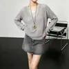 Suéter de punto con cuello en V, diseño calado y manga corta abullonada para mujer, nuevo de otoño 2026, manga larga, transpirable, versátil, color gris claro