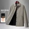 Chaqueta de seda de leche para hombre 2026 otoño e invierno, cuello camisero estilo ropa de trabajo, parte superior con forro polar, abrigo cálido de lujo juvenil para negocios