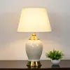 Lámpara de mesa estilo americano lámpara de mesita de noche para dormitorio lámpara de mesa de cerámica de tela cálida lámpara de mesa led para estudio moderna minimalista