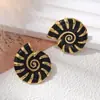 Aretes con forma de concha de venta caliente en stock, aretes de concha de colores dopamina, modernos y versátiles, aretes de nicho y de alta gama