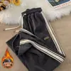 Calça grossa forrada com fleece nova do fabricante 2026, conjunto de calças casuais da moda com tiras laterais e efeito drapeado