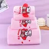 Set de Toalla y Toalla de Baño Kuromi Dibujos Animados Absorbente Bordado Gorro para Secar el Cabello Set de Toallas para Mujer Forro Polar Coral Una Pieza Mayoreo