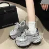 Tênis Dad da Moda 2025 Feminino com Solas Grossas, Aumenta a Altura, Malha Respirável, Versátil, Leve, Sapatos Casuais Esportivos para Mulheres