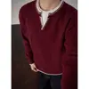 Suéter de tricô com bloqueio de cores, falso duas peças, costurado à mão, gola V para homens, marca nova da moda outonal, corte solto, toque de alta qualidade, camada interna de tricô
