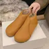 Botas de tornozelo de sola reta, botas femininas de algodão versáteis e leves, botas de neve para mulheres, novo estilo de inverno 2026, forradas com fleece para aquecimento, design de calçar, atacado