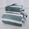 Toalha de fleece coral toalha de banho atacado transfronteiriça listrada larga toalha grande espessa absorvente sem fiapos toalha de rosto doméstica