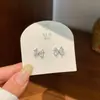 Aretes de botón de circonita morada y blanca transparente como el hielo con forma de lazo para mujer, poste de plata, pequeños y delicados, sencillos, elegantes, modernos, adecuados para ir al trabajo, aretes versátiles