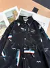Camisa Retro de Manga Longa Estilo Japonês para Homens e Mulheres Estilo de Hong Kong Floral Fashionable Estilo Coreano Senso de Design de Nicho Camisa Solta com Gravata para o Verão