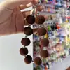 Corrente para Celular de Pelúcia Marrom Maillard com Contas Chaveiro de Bola de Pelo Preta Retrô Pingente para Bolsa Outono e Inverno Cordão para Celular