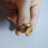 Anillo para Mujer Diseño de Nicho Flores Rayadas Chapado en Oro de 18K No se Desvanece Ins Anillo de Gama Alta para Mujer Acero de Titanio No se Desvanece