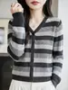 Cardigan de Lã Fina para Outono Inicial com Listras Largas Feminino Retrô Color Block Manga Longa Jaqueta de Tricô Solta Emagrecedora Passeio Temperamento
