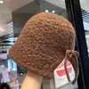 Chapéu de Pescador de Lã Tricotado com Laço Feito à Mão Estilo Coreano para Mulheres no Outono e Inverno, Chapéu Balde Versátil de Cor Pura, Chapéu de Lã Quente com Proteção para as Orelhas