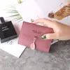 Nueva cartera pequeña femenina corta estudiante moda coreana pequeña fresca hoja tres pliegues hebilla monedero tarjetero mayoreo