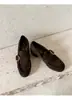 Mocasines de Cuero con Hebilla Metálica Plisada para Mujer Estilo Nuevo 2026 Punta Redonda Tacón Grueso Cuero Suave Versátil Estilo Británico Zapatos Pequeños de Cuero para Mujer