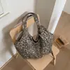 Bolso de moda retro de nicho estilo coreano con estampado de leopardo, gran capacidad, bolso cruzado de un solo hombro de alta gama, nuevo 2026