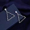 Aretes Elegantes para Mujer Estilo Coreano Pequeños Frescos Triangulares Acero Inoxidable Incrustado Escalera Zirconia Cuadrada Mayorista Transfronterizo Douyin