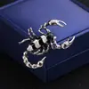 Nova Broche de Escorpião Esmaltado Personalizado Estilo Europeu e Americano, Broche Vintage Ousado e Único para Homens