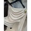 [Destacado] Yuran 26 Nueva Colección de Principios de Otoño: Conjunto de punto con hombro asimétrico y manga larga, mezcla de acetato, con falda midi de abertura lateral
