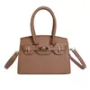 Bolso de Mano de Gran Capacidad de Moda Estilo Coreano para Mujer 2026 Nuevo Modelo Textura Simple Bolso Kelly Diseño de Nicho Bolso Cruzado
