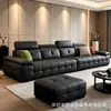 Sofá italiano minimalista de cuero negro con módulos de rejilla, reposacabezas ajustables, profundidad de asiento profunda, adecuado para varias personas en la sala de estar del hogar.
