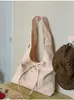 Bolsa Tote com Laço Starburst Rosa Sal Leitoso - Uma Bolsa Transversal Versátil para Saídas Diárias com uma Atmosfera Cool e Chique