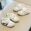 Zapatillas de entrenamiento alemanas para niños, nueva colección primavera/otoño 2026, zapatillas casuales ligeras y duraderas, zapatillas blancas de moda y versátiles para niñas