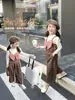 Conjunto Estiloso Soltinho Estilo Chanel para Meninas, Outono e Primavera, Versão Coreana de Duas Peças Xadrez Novo para Bebê Menina 2025 Início do Outono