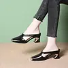 Mules de mujer de cuero suave estilo francés, nuevas mules planas de verano 2026 con punta cuadrada, sandalias retro para exteriores