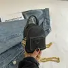 2024 Verão Nova Bolsa de Ombro Feminina Contraste Cor Costura Crossbody Bolsa Bolsa Retro Carta Impressa Bolsa Na Moda