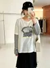 Suéter de tricô listrado com estampa de gato de desenho animado para mulheres plus size, coleção de outono 2026, top casual para mulheres curvilíneas, com design de duas peças falsas