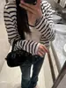 Calça jeans boca de sino azul escuro estilo americano para mulheres, nova coleção de outono, plus size, cintura alta, elástica, adequada para baixinhas, com um leve alargamento na barra