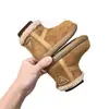 Botas de Neve de Inverno para Bebê, Novas Botas de Algodão Quente Espessadas Estilo Chinês, Versáteis e Estilosas para Crianças, Forradas com Fleece, Antiderrapantes, Sapatos de Algodão Ultra Macios
