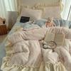 Conjunto de Roupa de Cama de Quatro Peças Pequeno Floral Estilo Coreano Classe A Veludo Leite para Inverno, Capa de Edredom Espessa de Coral Fleece e Conjunto de Lençol de Três Peças Single