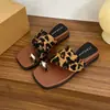 Chinelos Femininos de Verão Estilo Francês com Salto Plataforma e Solado Grosso, Bico Quadrado, para Uso Externo, Tecido Macio Plissado, Slip-On, Sandálias Casuais de Praia