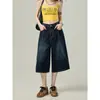 Figura de pera, atuendo elegante: Jeans de mujer de tiro alto, cómodos, de corte holgado, efecto adelgazante y pierna ancha, recortados para otoño